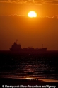 Tanker mit Sonnenuntergang SH-230611-01.jpg